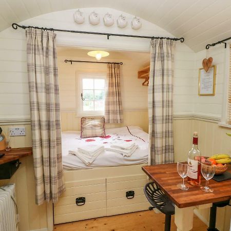 Shepherds Hut - The Crook Milford Haven Eksteriør bilde