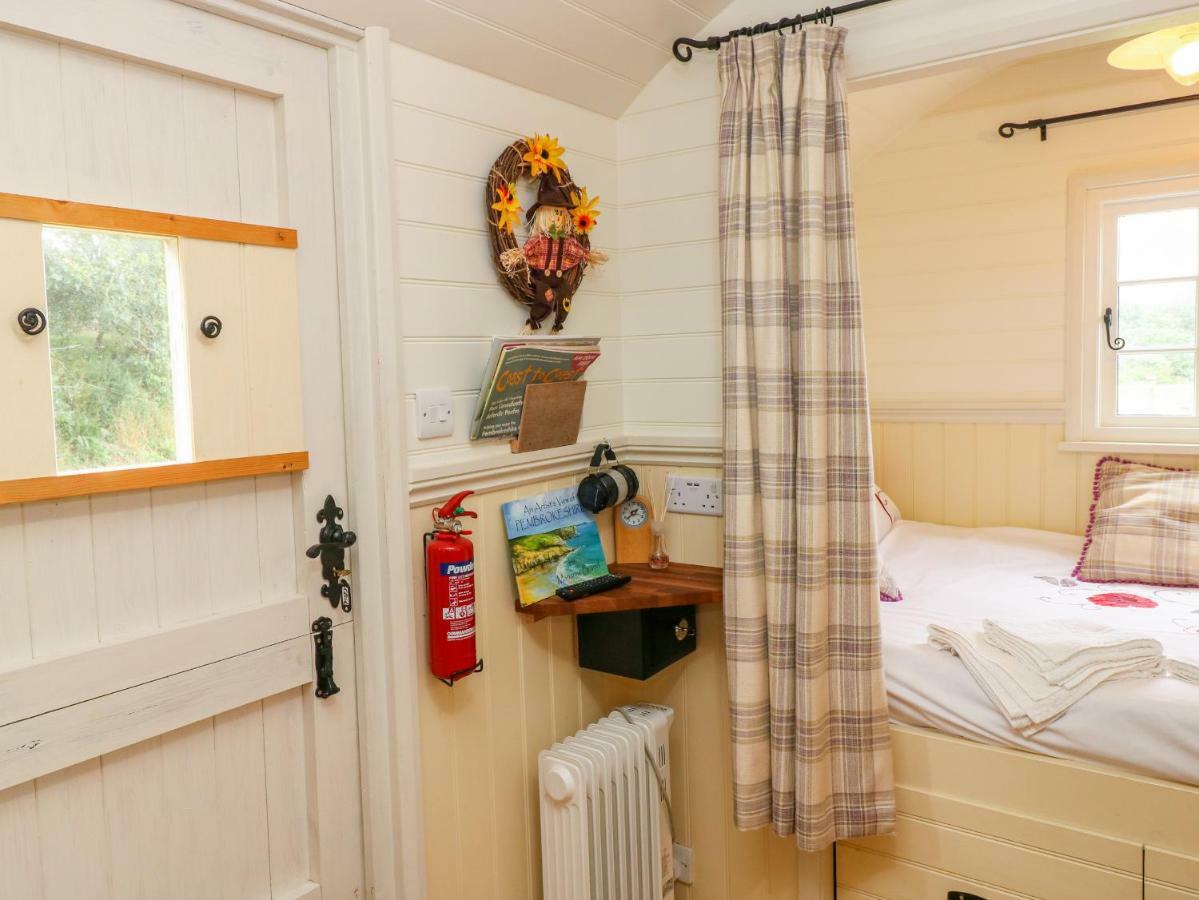 Shepherds Hut - The Crook Milford Haven Eksteriør bilde